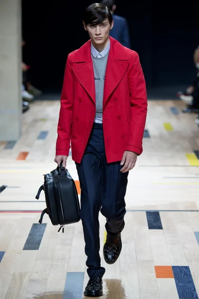 Look 16